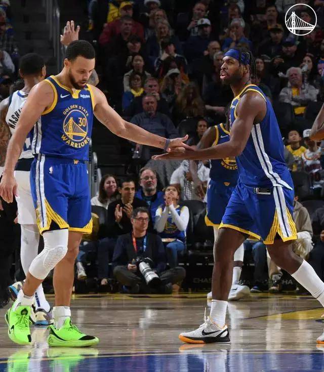 包含攻防转换：北京队利用快攻连续得分，拉开比分！的词条