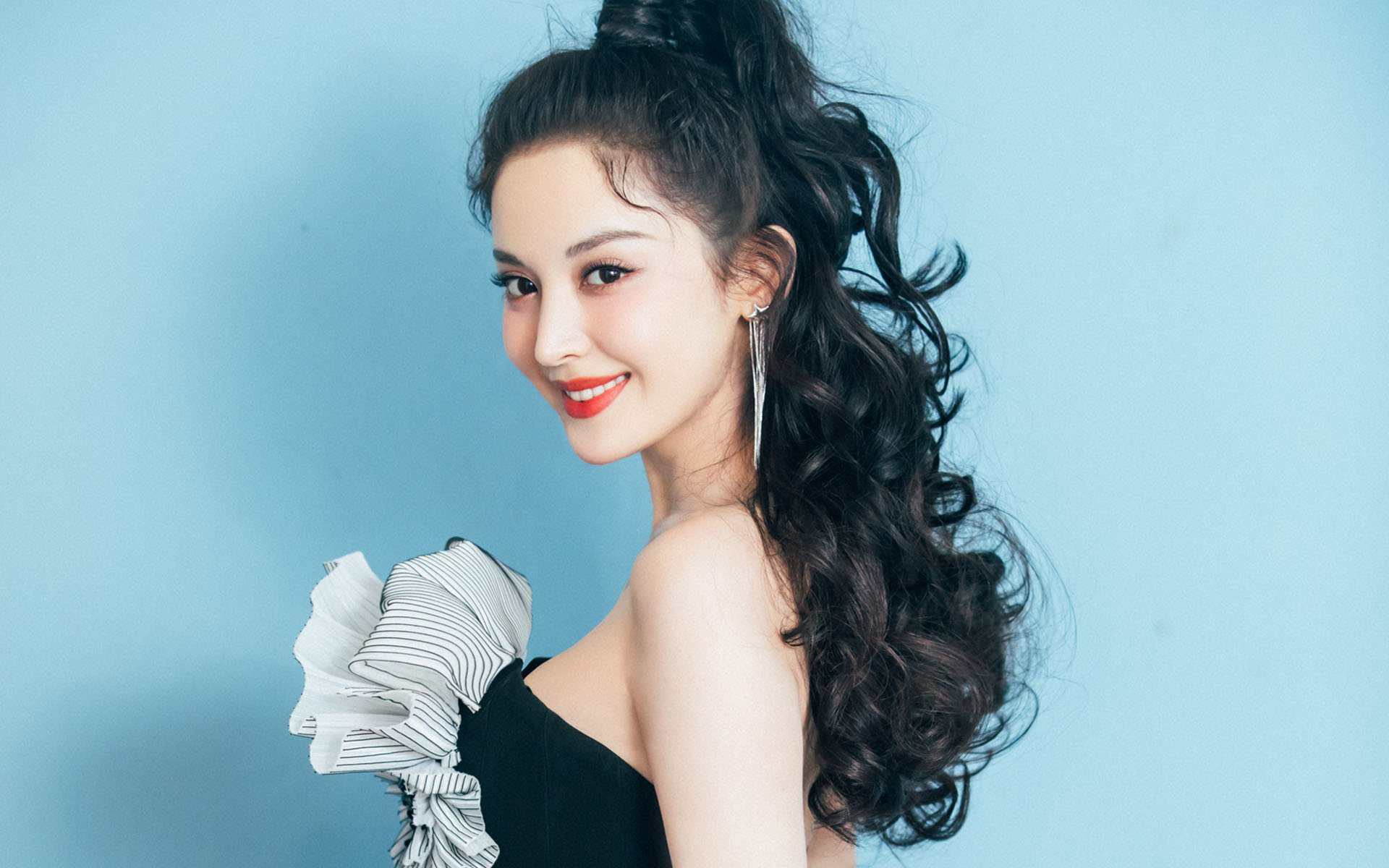 爱游戏娱乐-特色乡村篮球场建设逐步推广，推动乡村振兴战略，乡村篮球的意义