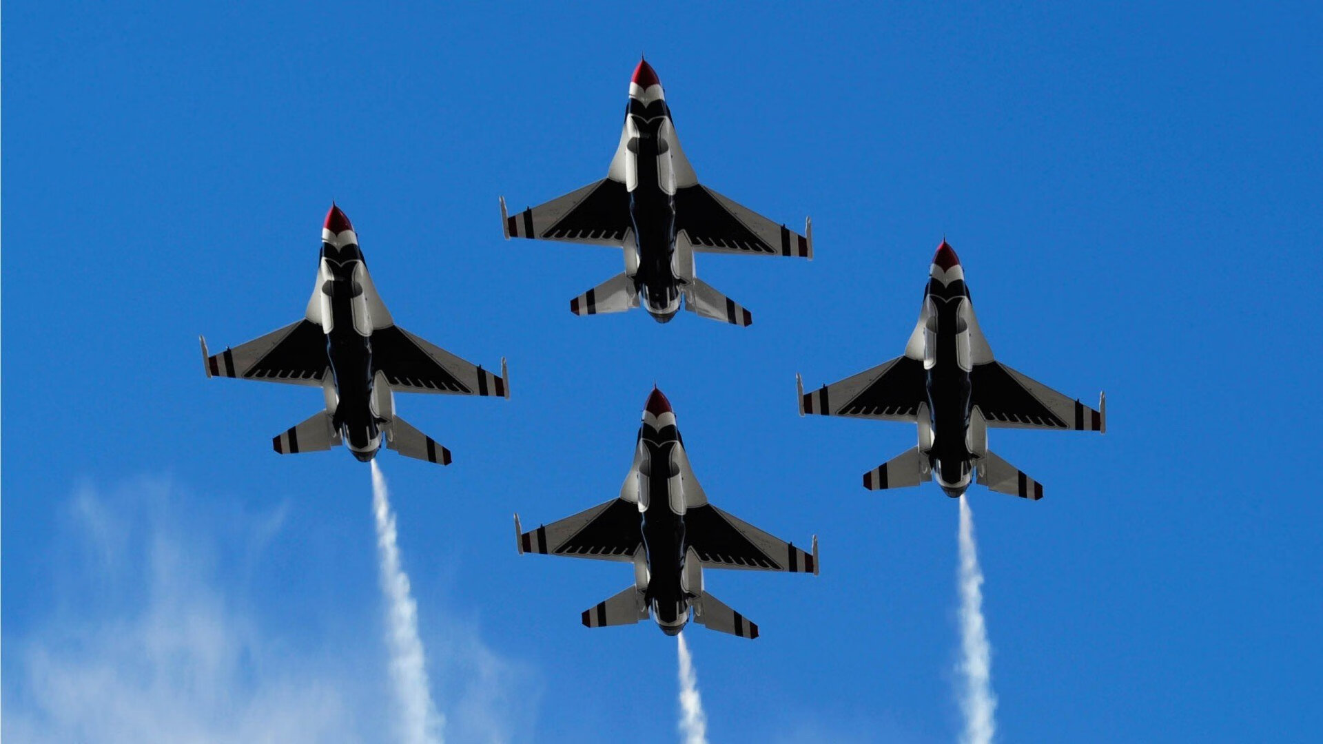 墨西哥马术队在巴黎奥运会三项赛中获得第七名,表现稳健。,墨西哥马拉松