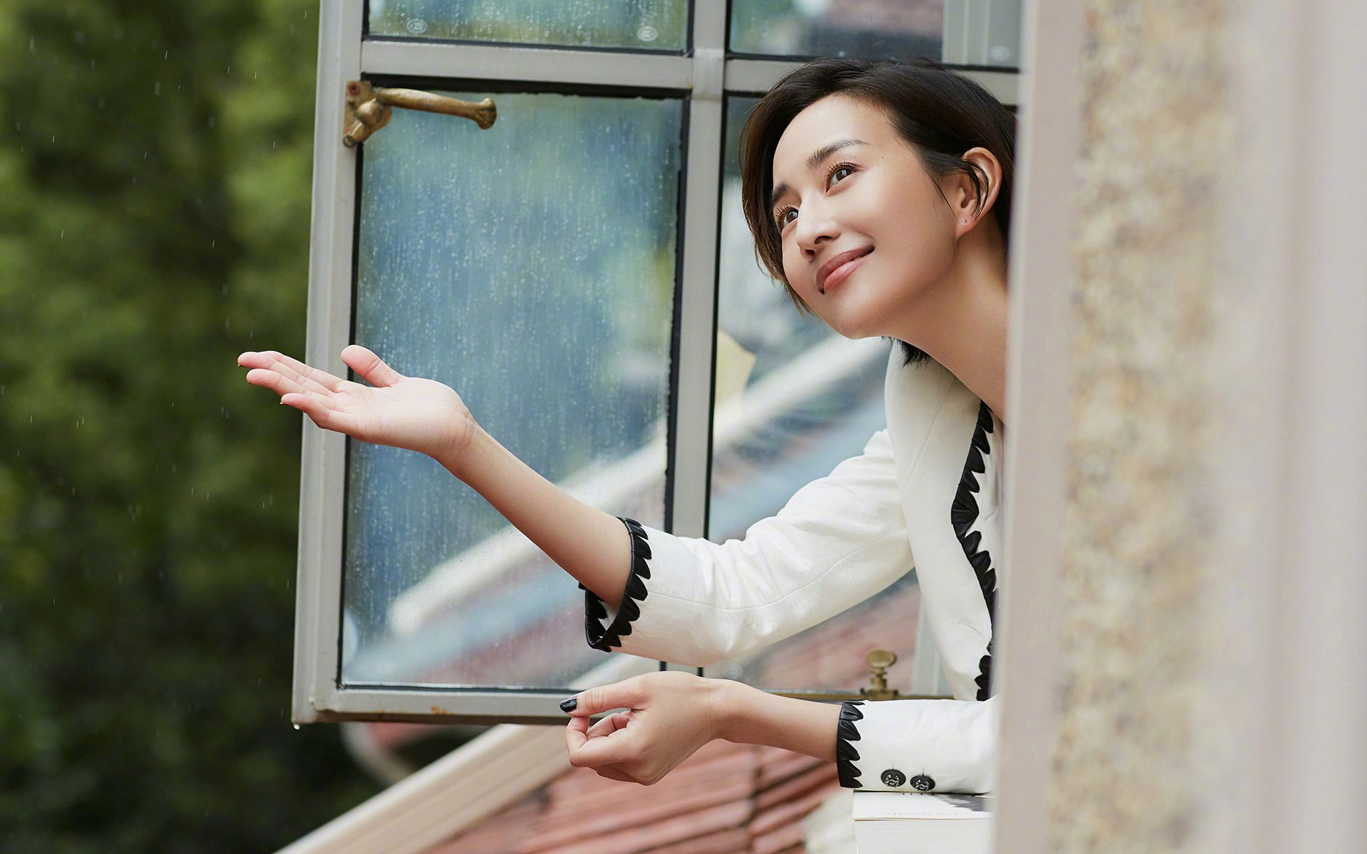 爱游戏体育平台-雄鹿力克雷霆，关键一役中字母哥带伤作战，雄鹿阵容字母哥