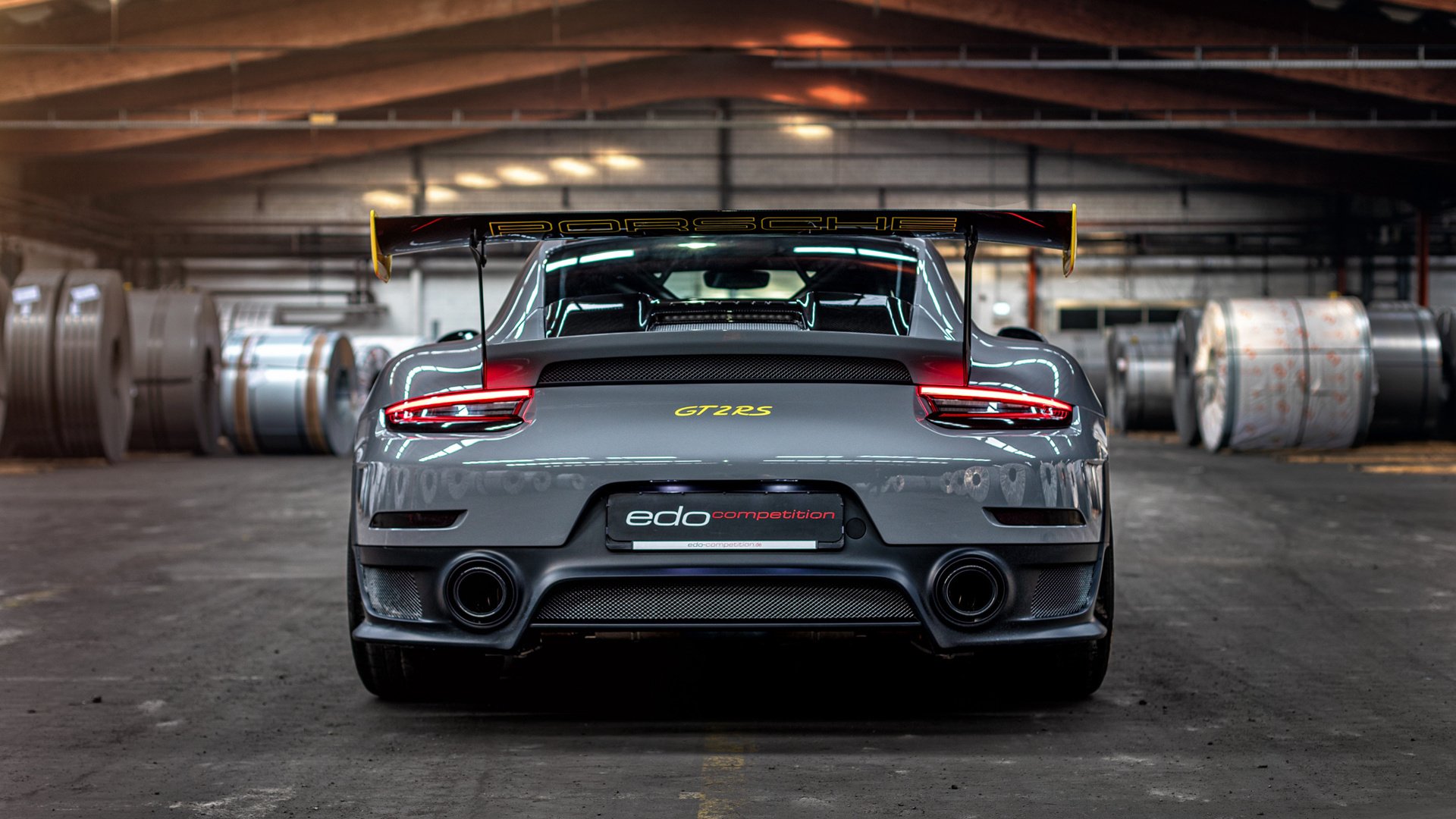 爱游戏体育APP下载-巴萨球员受伤下场，全队气氛紧张，巴萨伤员名单