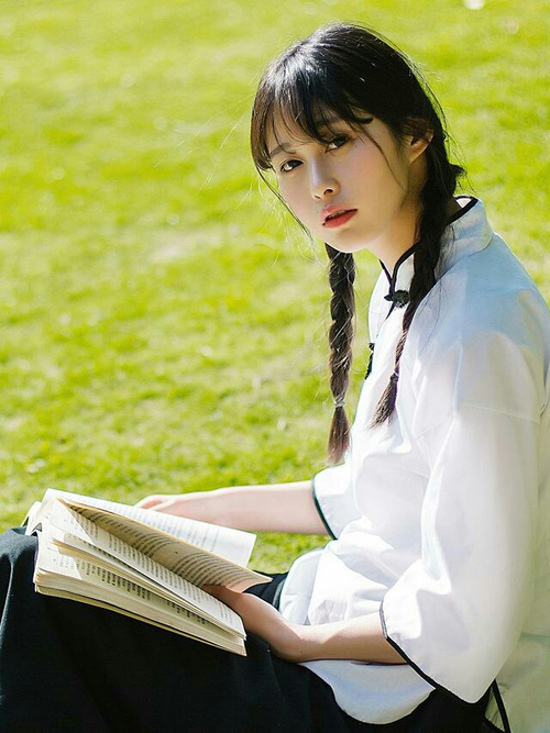 张三加盟球队,引发球迷热情迎战CBA新赛季,请问张三