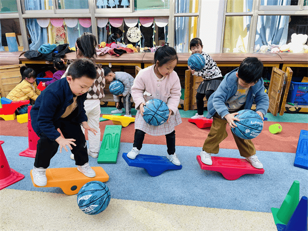 爱游戏体育：篮球进校园活动：普及篮球知识，培养篮球兴趣的简单介绍