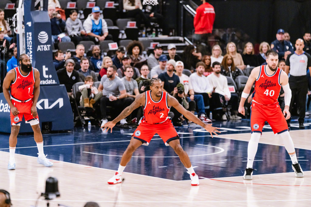 爱游戏体育：战术分析：快船队如何利用莱昂纳德和乔治的个人能力，创造进攻机会？的简单介绍