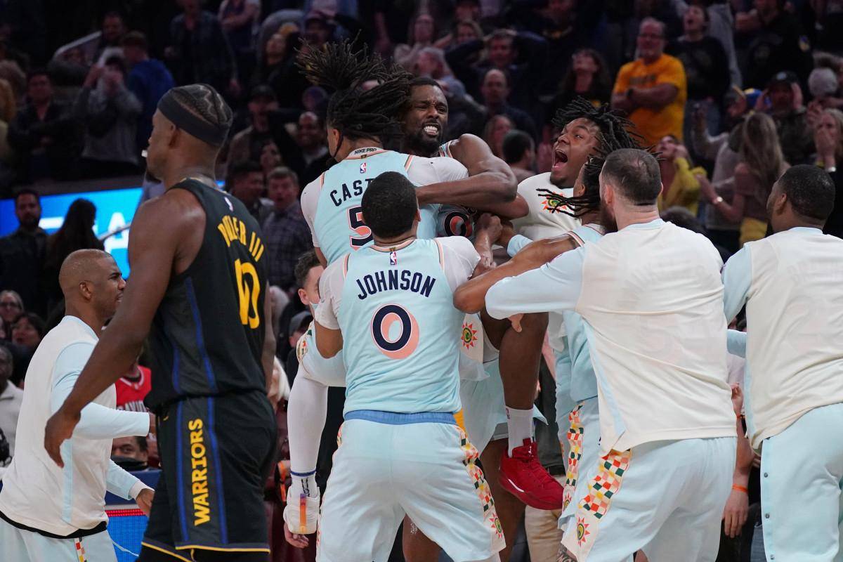 爱游戏体育：勇士队战术调整：科尔计划增加反击速度的简单介绍