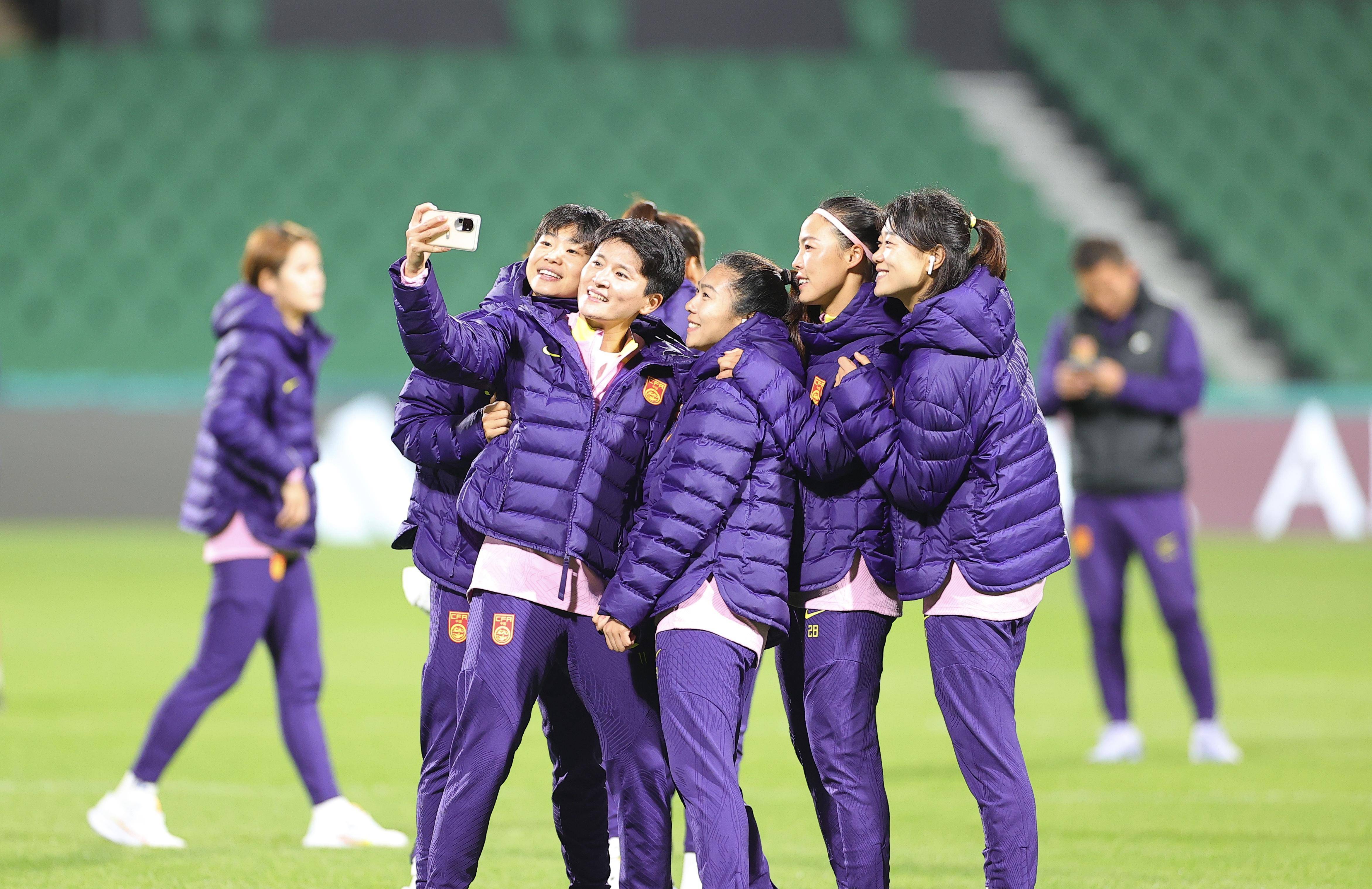 包含爱游戏体育:中国女足队长王珊珊：在世界杯赛前发布会上表示，球队将全力以赴的词条