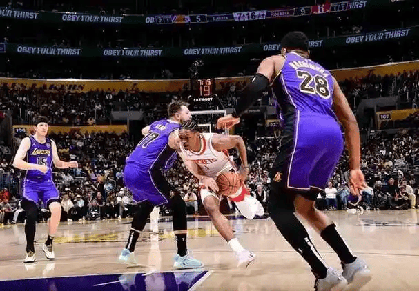 爱游戏体育：湖人队战术调整：如何提升防守效率，限制对手得分？的简单介绍