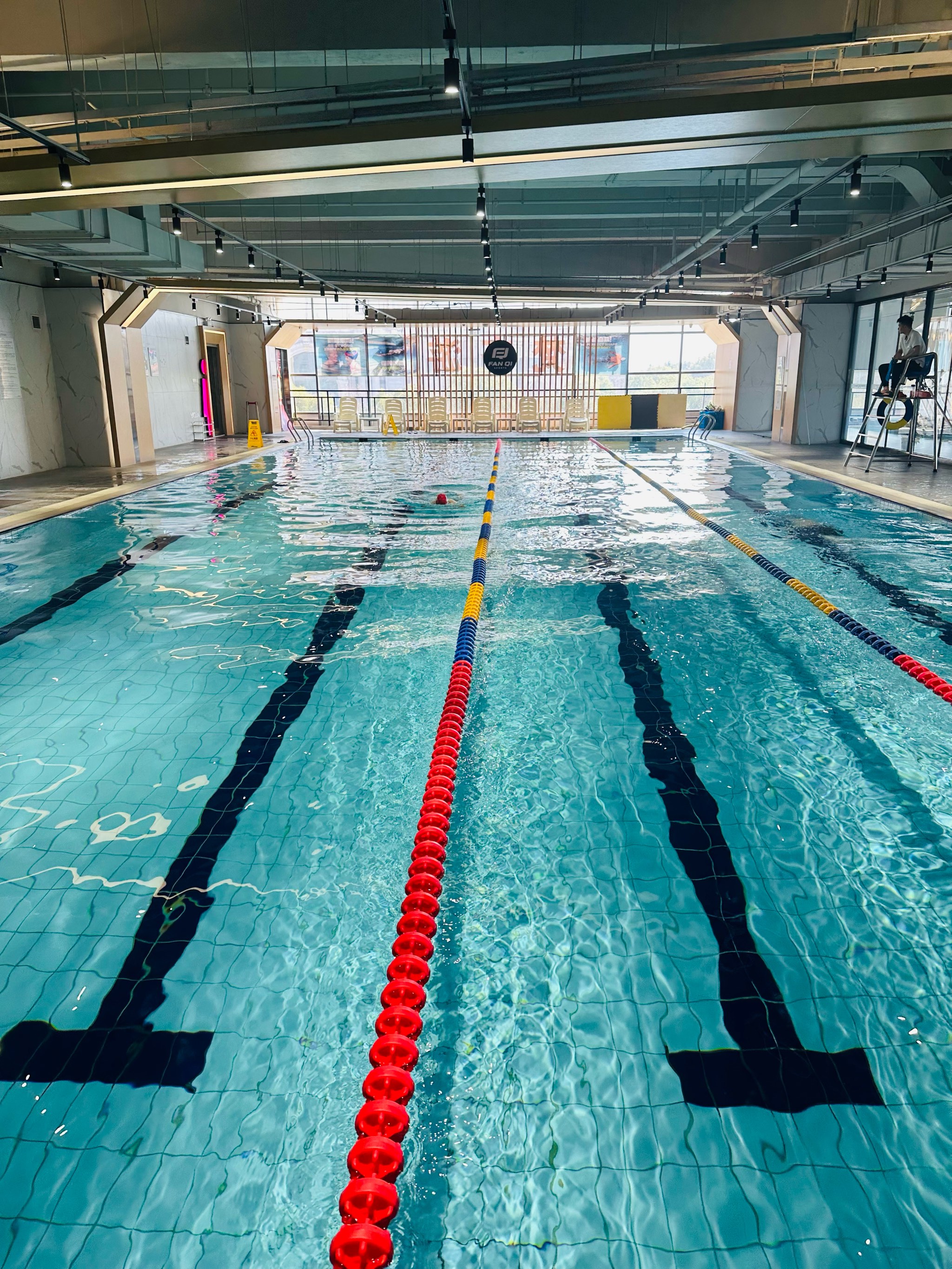 关于爱游戏体育:游泳训练方法，提升游泳技能的信息