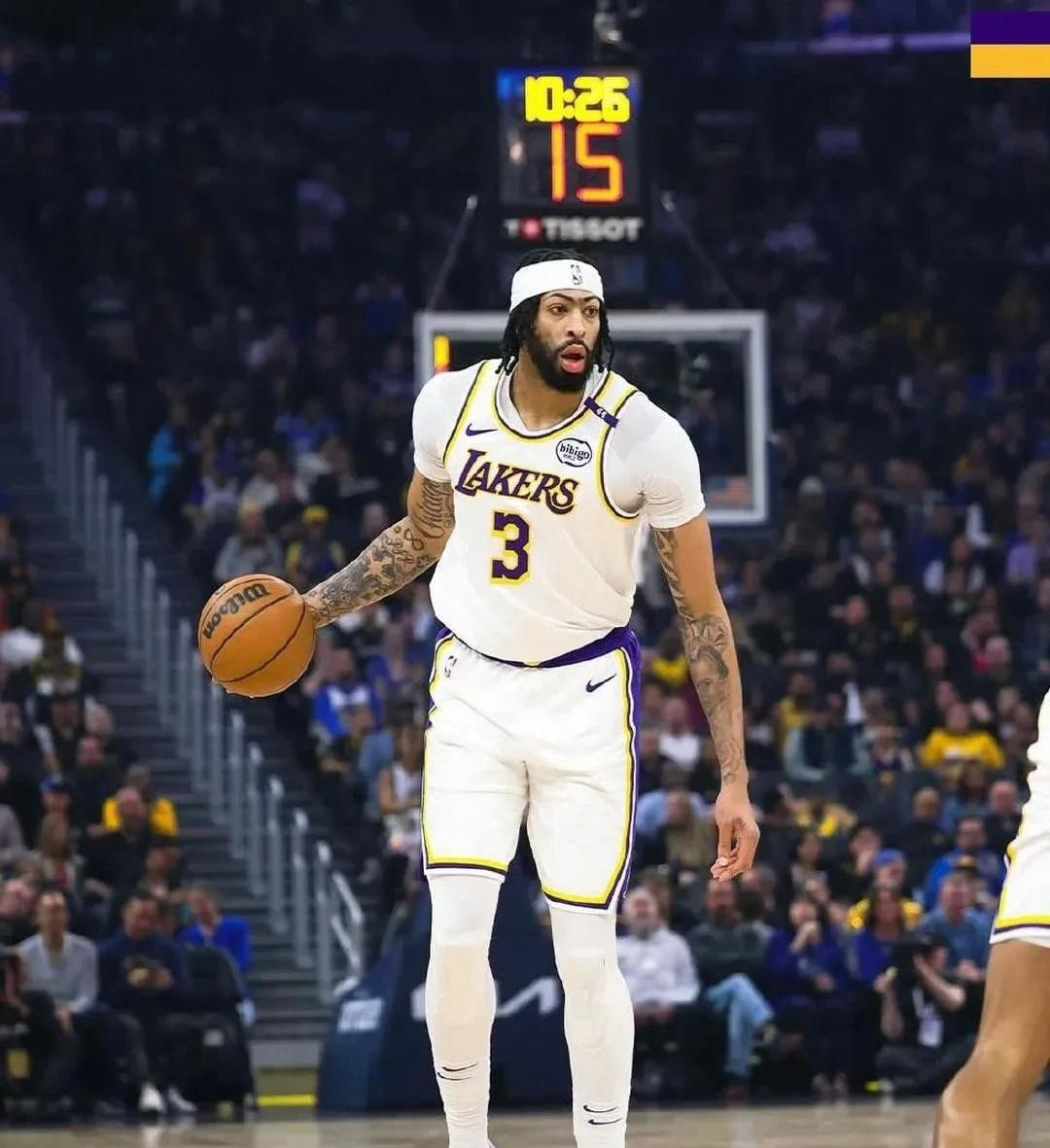 关于爱游戏体育:湖人队交易市场上的潜在目标：谁能成为球队的救星，帮助球队重返巅峰？的信息