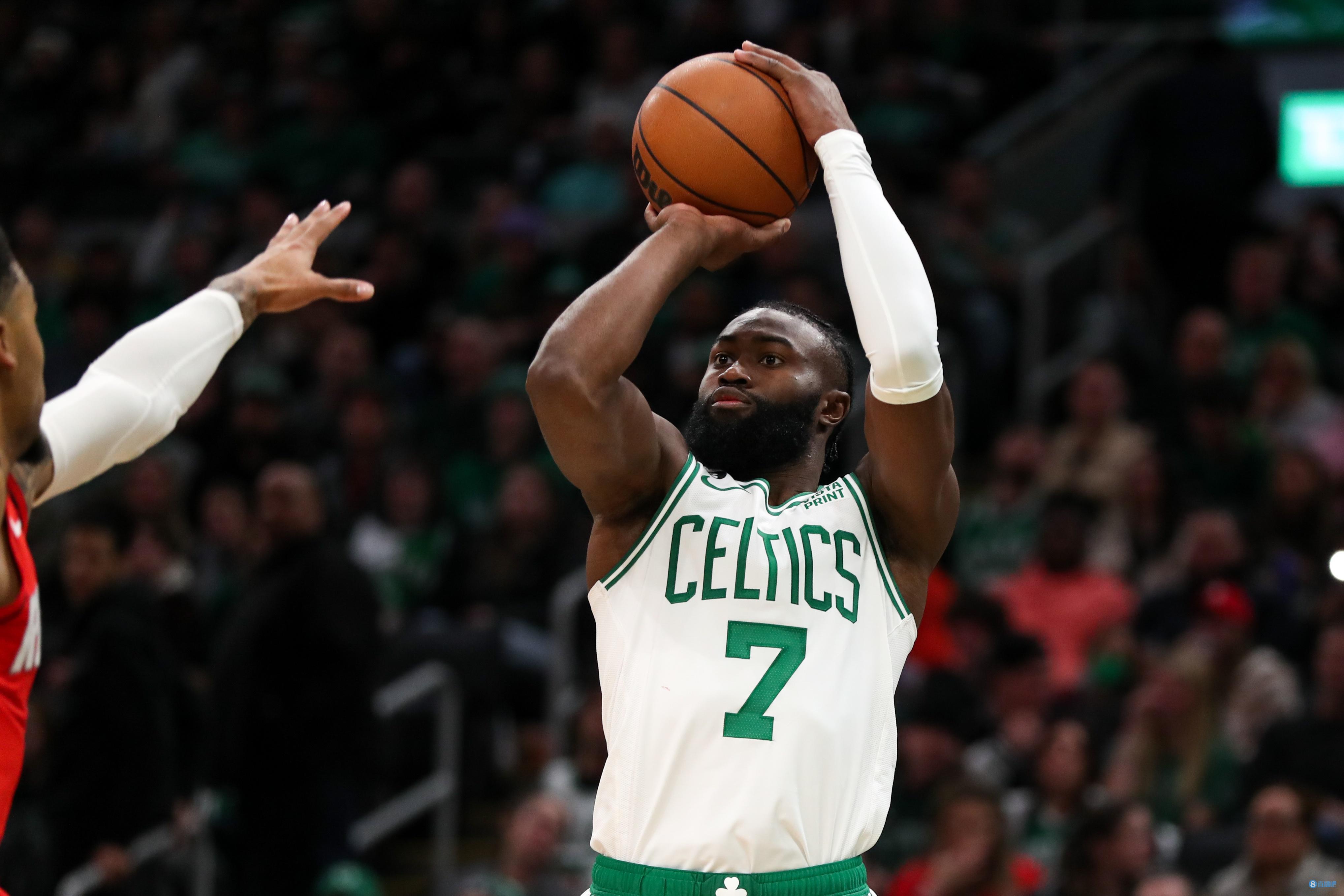 爱游戏体育:凯尔特人队季前赛:布莱恩特展现内线技巧,争夺轮换位置的简单介绍 爱游戏体育:凯尔特人队季前赛:布莱恩特展现内线技巧,争夺轮换位置的简单介绍