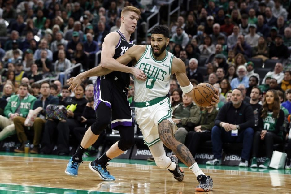 AYX官网-爱游戏体育：凯尔特人队季前赛：米哈伊柳克展现投射能力，争夺轮换位置的简单介绍