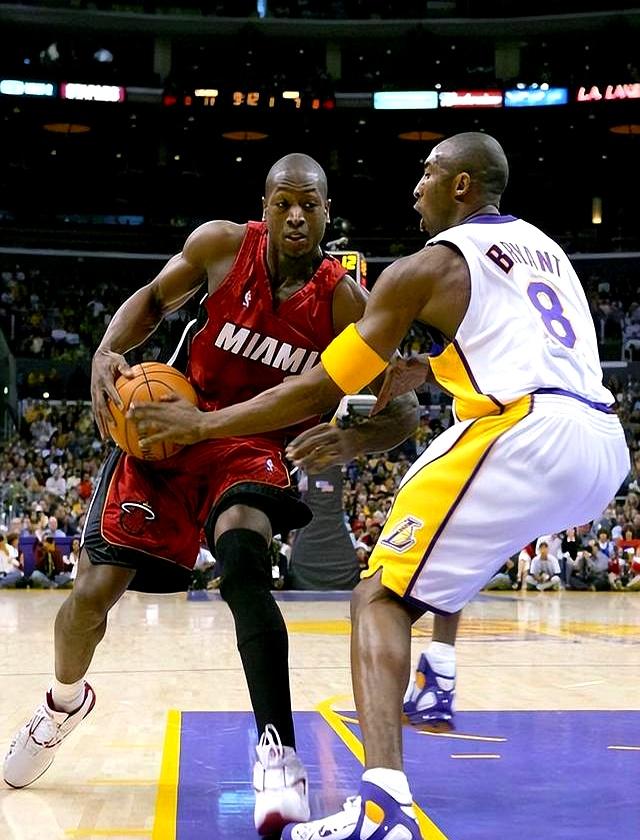 爱游戏体育：NBA球星自传：讲述韦德的篮球人生的简单介绍