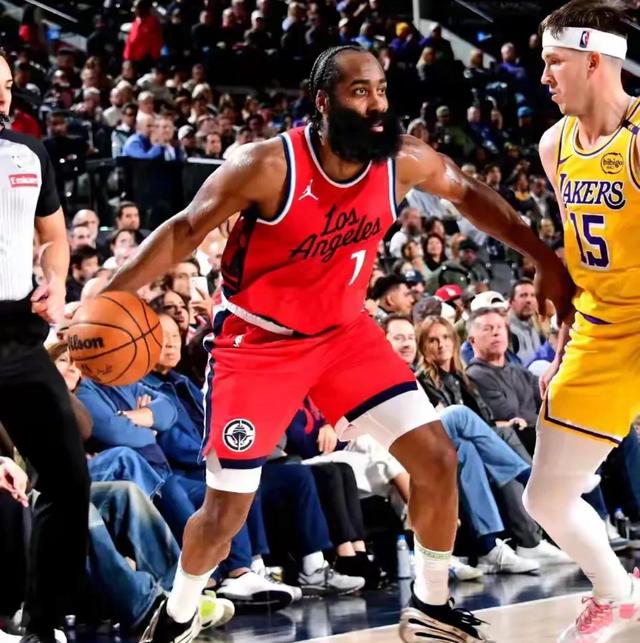 爱游戏体育:湖人队新赛季的战术演练重点:如何提升进攻效率和防守强度,打造更具竞争力的球队?的简单介绍 爱游戏体育:湖人队新赛季的战术演练重点:如何提升进攻效率和防守强度,打造更具竞争力的球队?的简单介绍